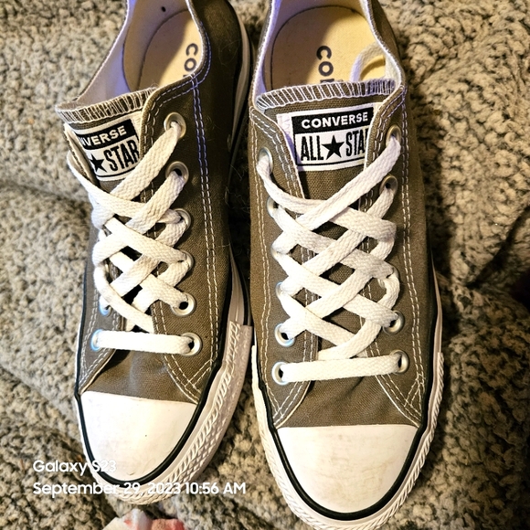 Converse - Picture 2 of 3